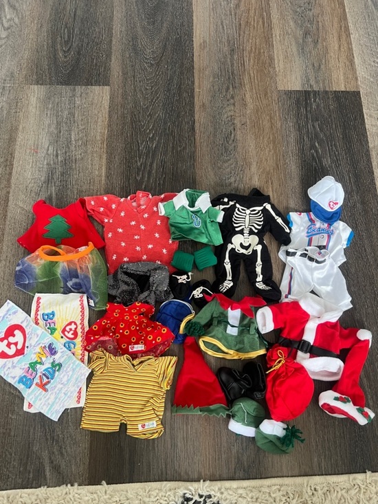 Other - (47) Vintage Ty Beanie Holiday & Character Outfits